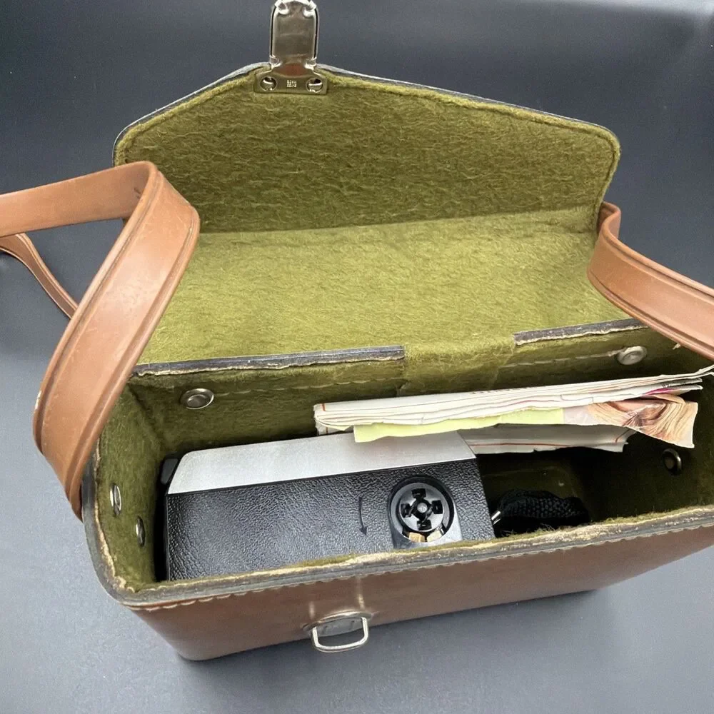 Kodak Instamatic 134 Camera With Case. Vintage 1960’s Made In USA Good Condition